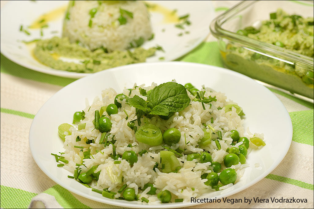 Riso basmati semplice con piselli freschi senza glutine