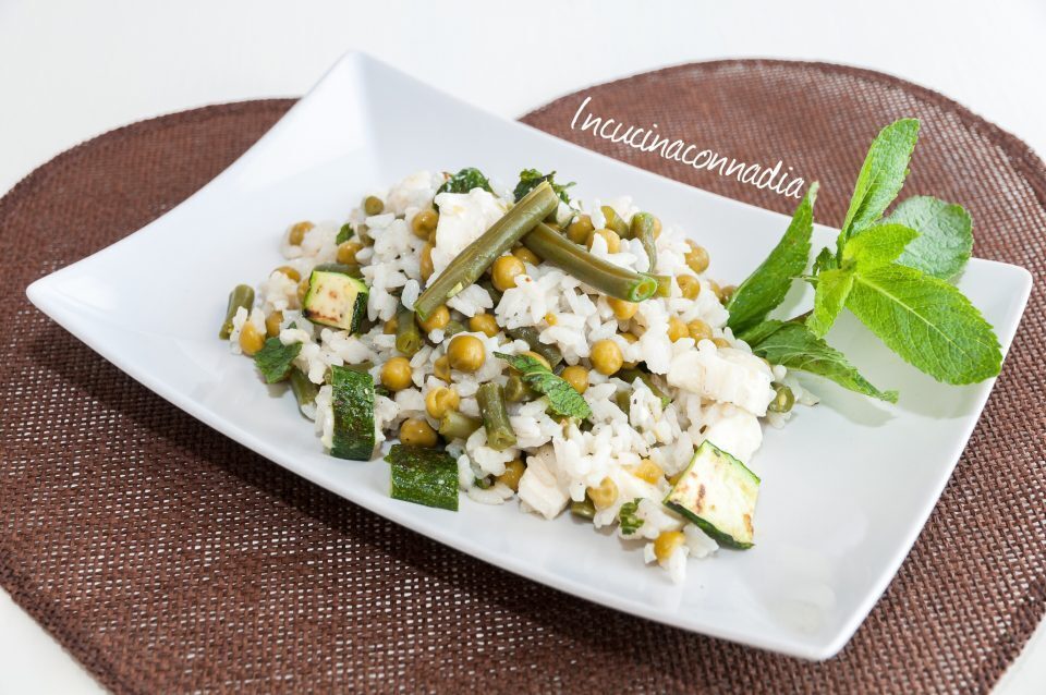 Riso con fagiolini, piselli e zucchine al profumo di feta e menta