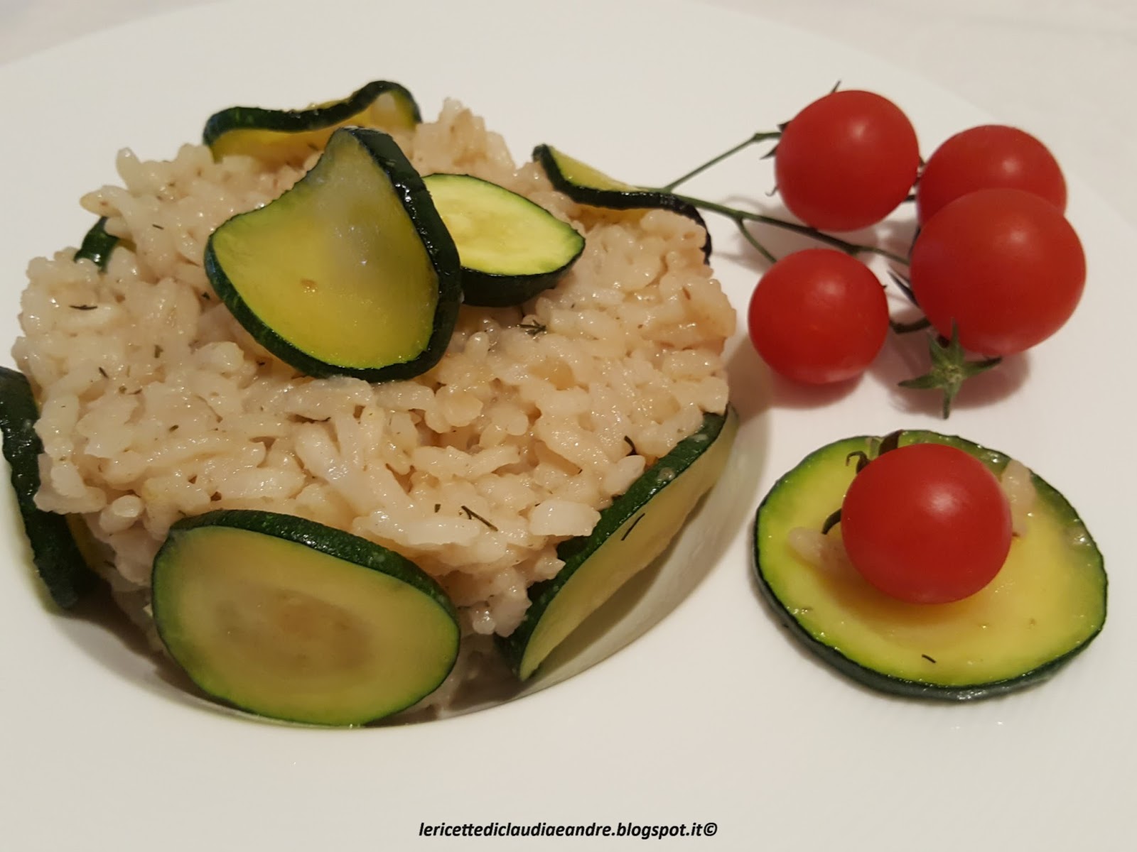 Riso con zucchine e brodo granulare fatto in casa con porcini
