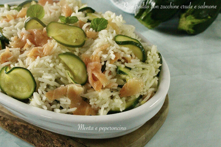 Riso freddo con zucchine crude e salmone