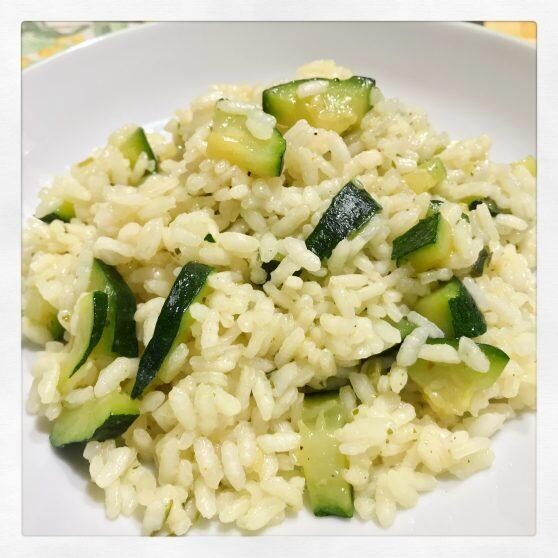 Riso in bianco con zucchine e curry