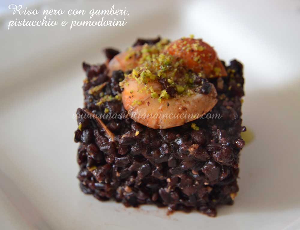 Riso nero gamberi pistacchio pomodorini