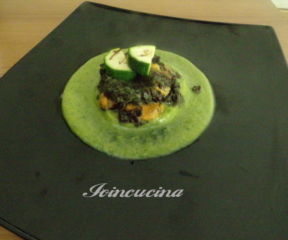 Riso nero venere con crema di zucchine e cozze