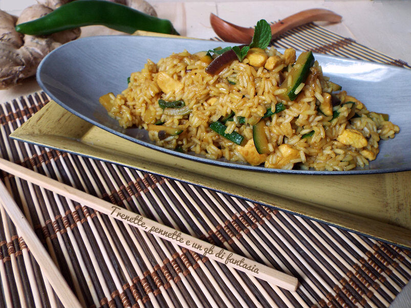 Riso parboiled con zucchine, pollo e spezie