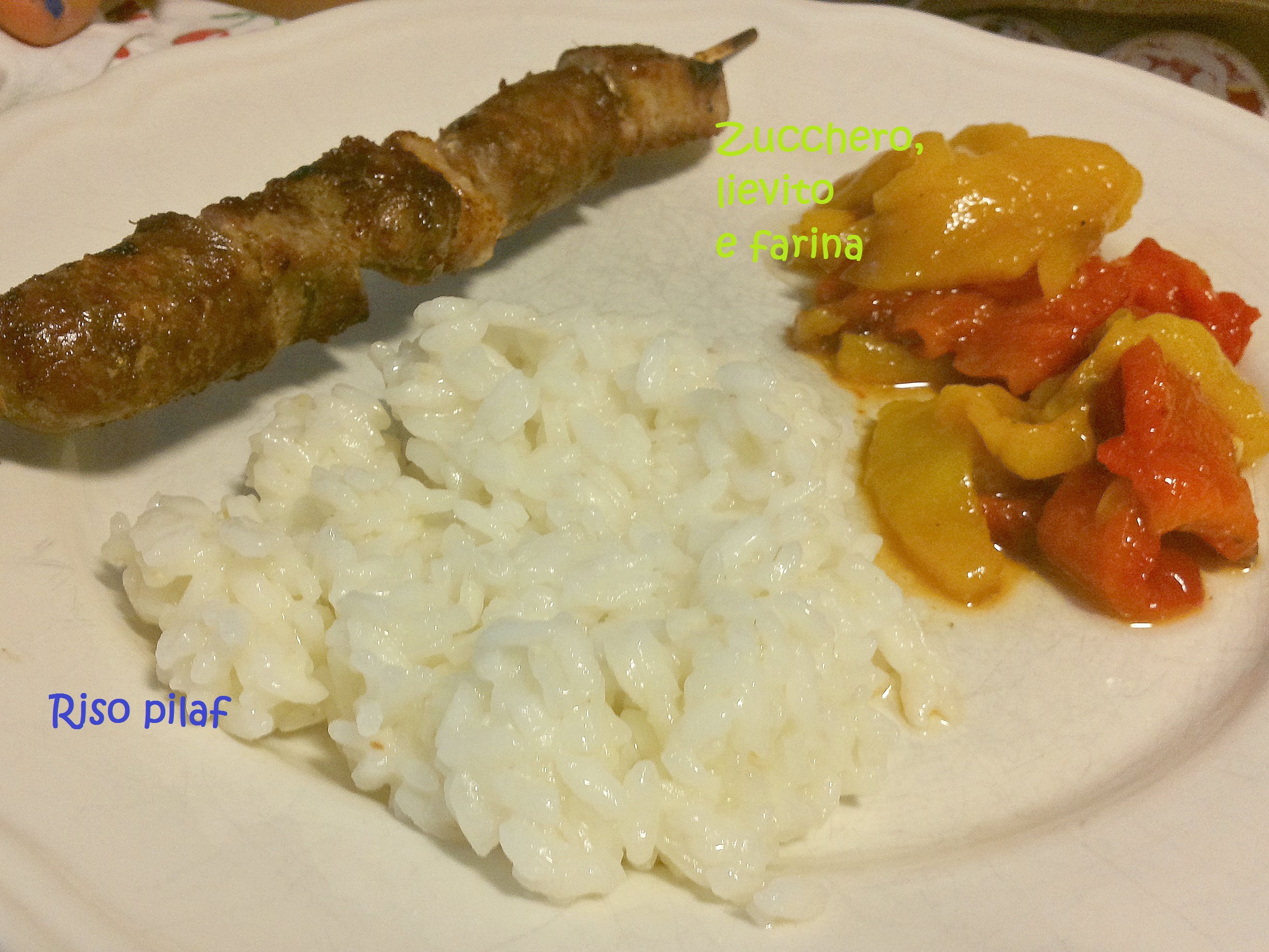 Riso pilaf con spiedini e peperoni