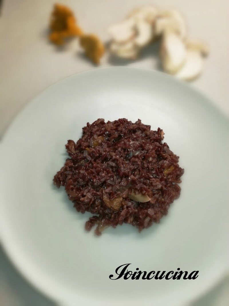Riso rosso con porcini e finferli