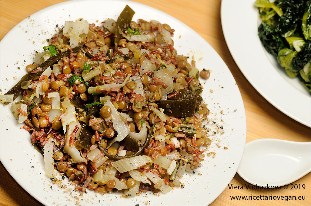 Riso rosso thai con alga kombu,cavoli e lenticchie