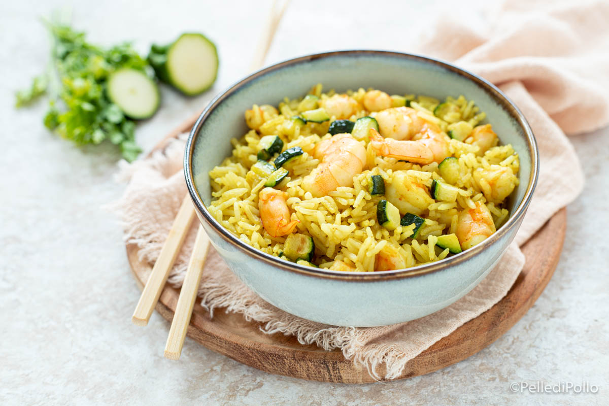 Riso saltato con gamberi e zucchine