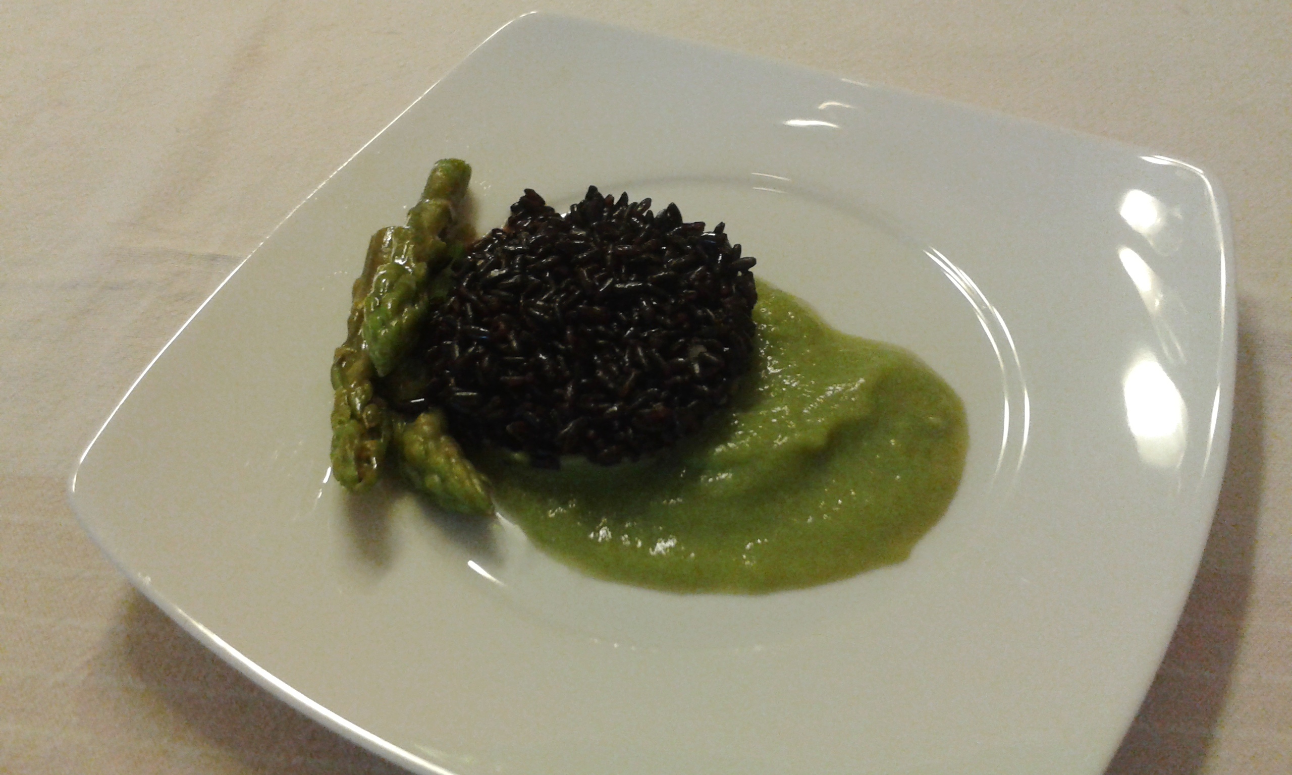 Riso venere alla crema di asparagi