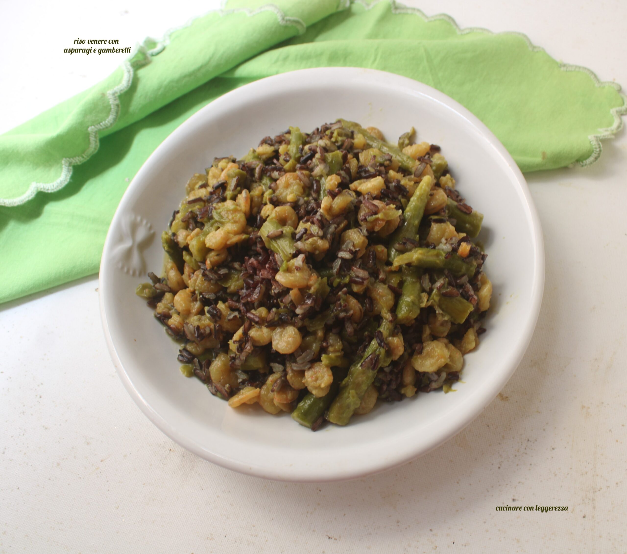 Riso venere con asparagi e gamberetti