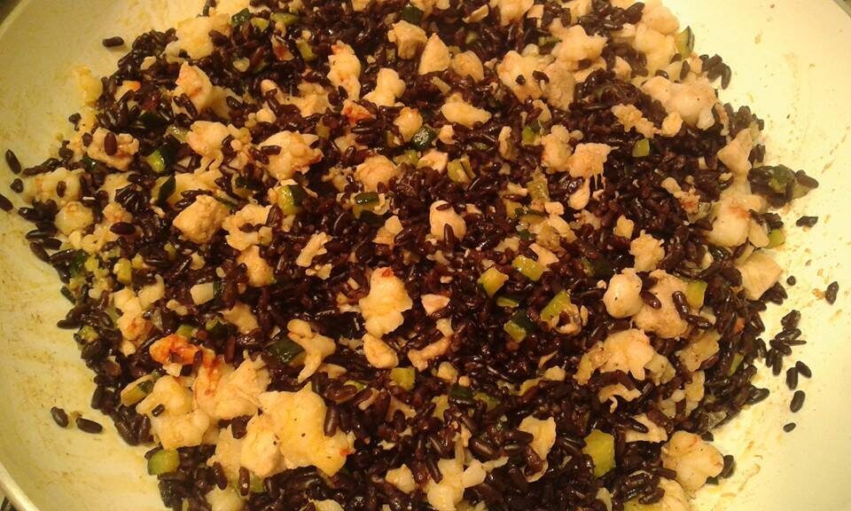 Riso venere con gamberi e zucchine