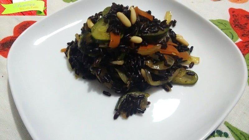 Riso venere con verdurine e spezie: una delizia vegana e senza glutine