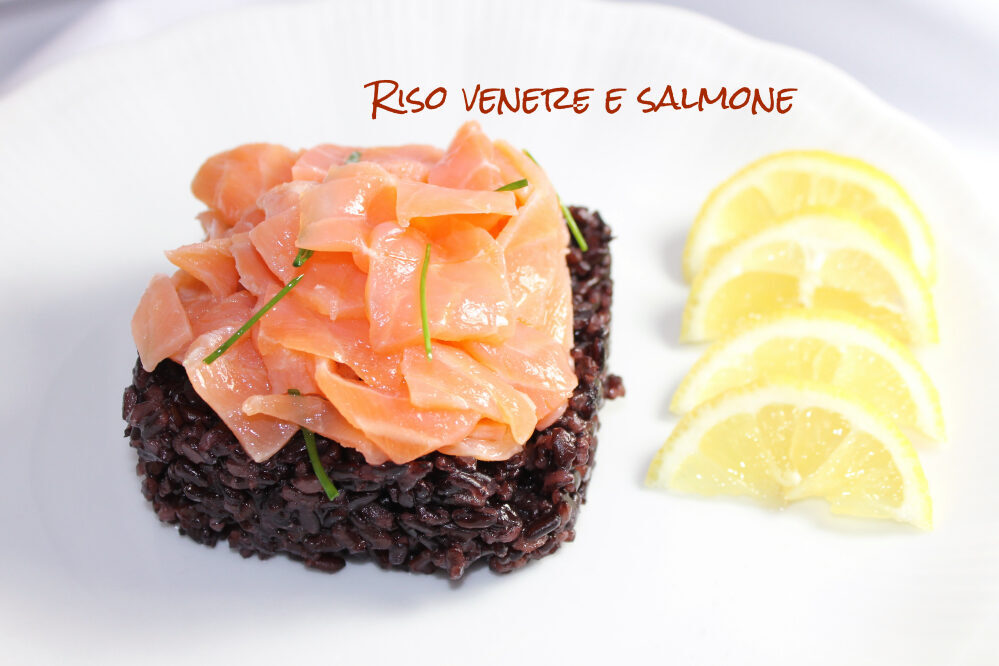 Riso venere e salmone