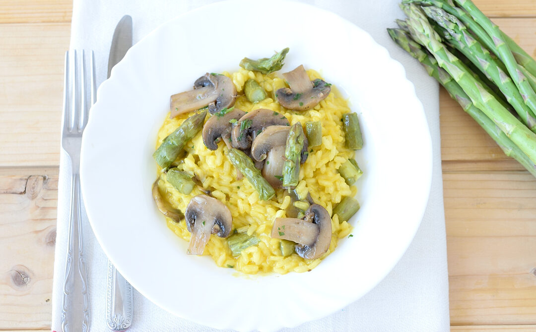 Risotto agli asparagi con funghi e zafferano