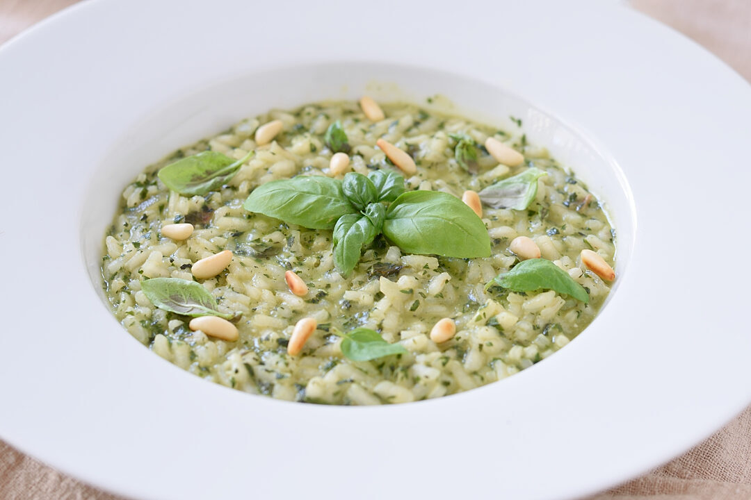 Risotto al basilico e pinoli tostati