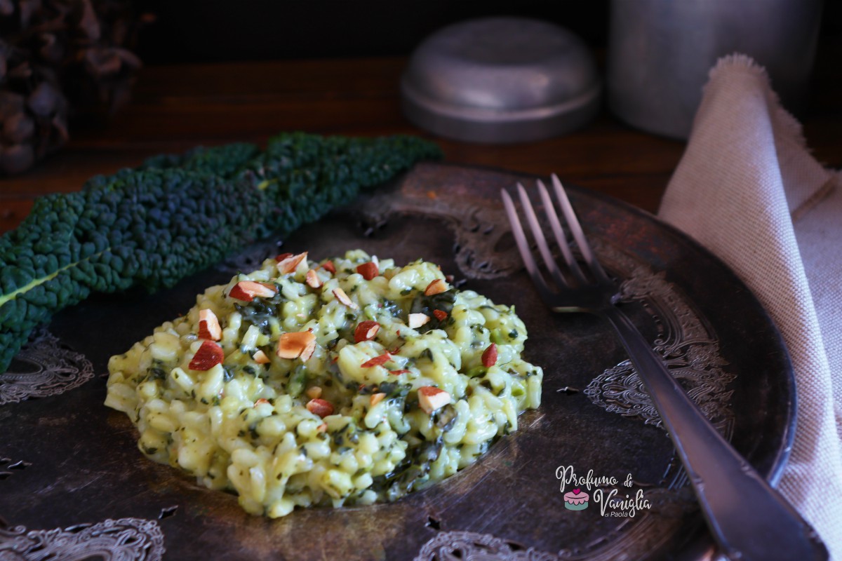 Risotto al cavolo nero con mandorle tostate