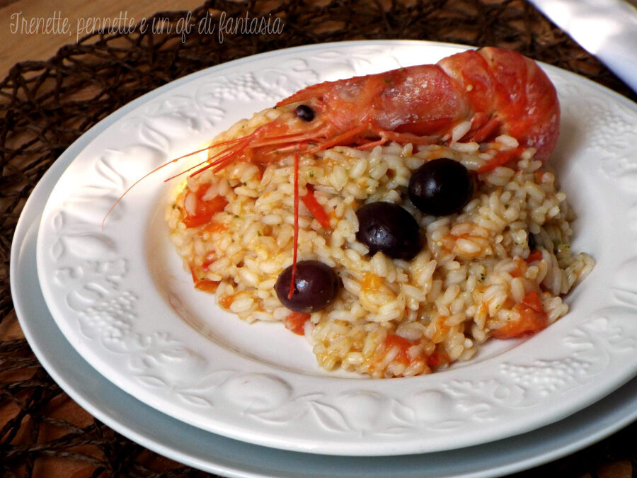 Risotto al pesto con gamberoni e olive nere