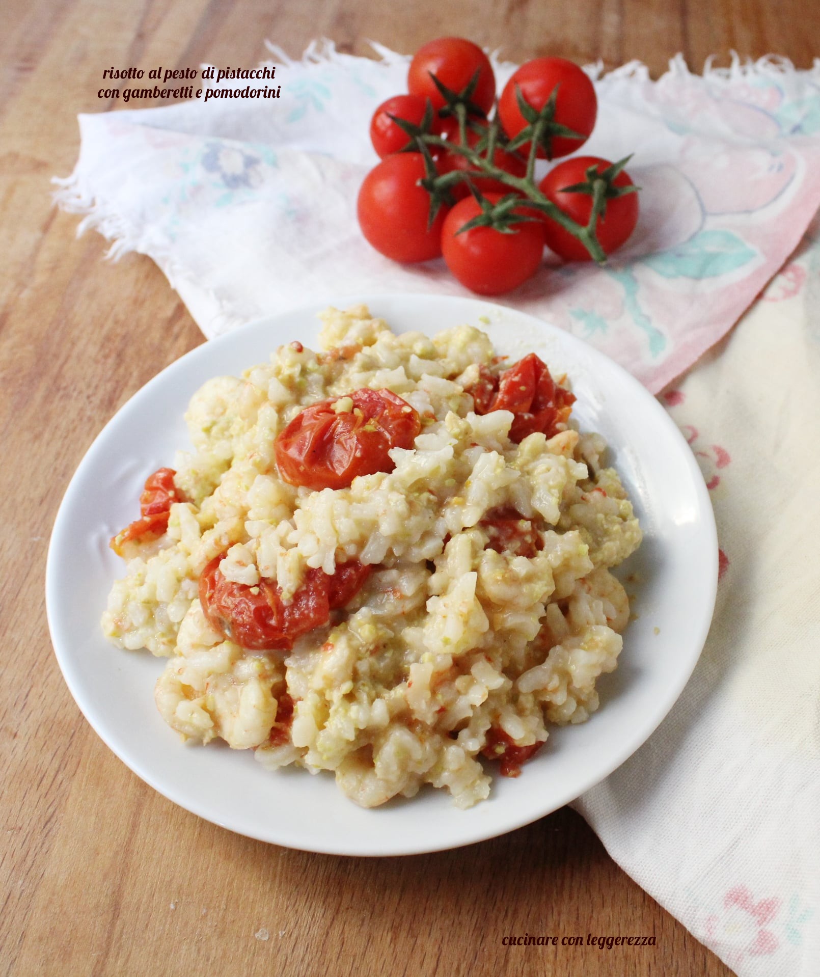 Risotto al pesto di pistacchi con gamberetti e pomodorini