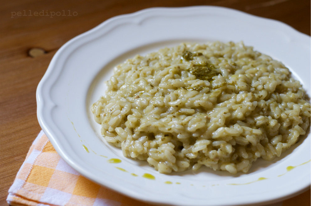 Risotto al pesto semplicissimo e cremoso