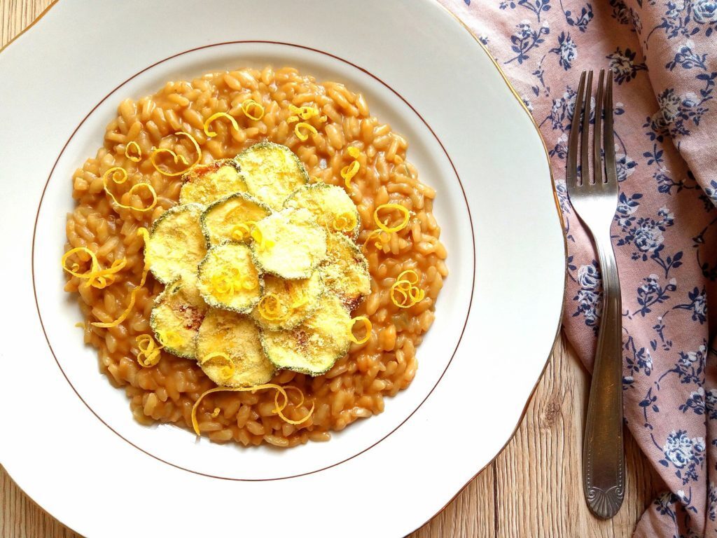 Risotto al profumo di gamberi con zucchine croccanti