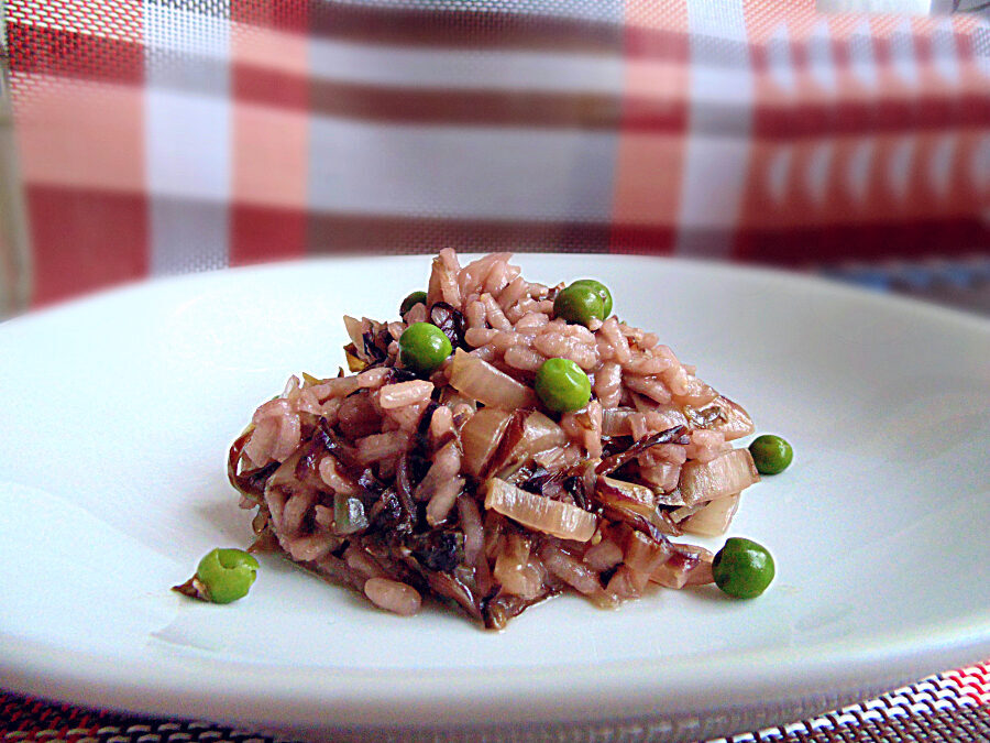 Risotto al radicchio rosso di treviso e pisellini