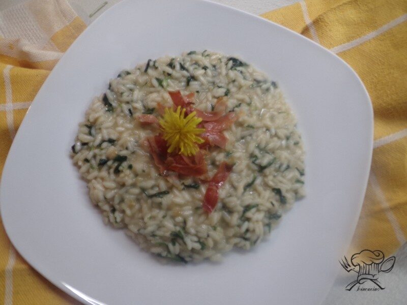 Risotto al tarassaco e speck croccante