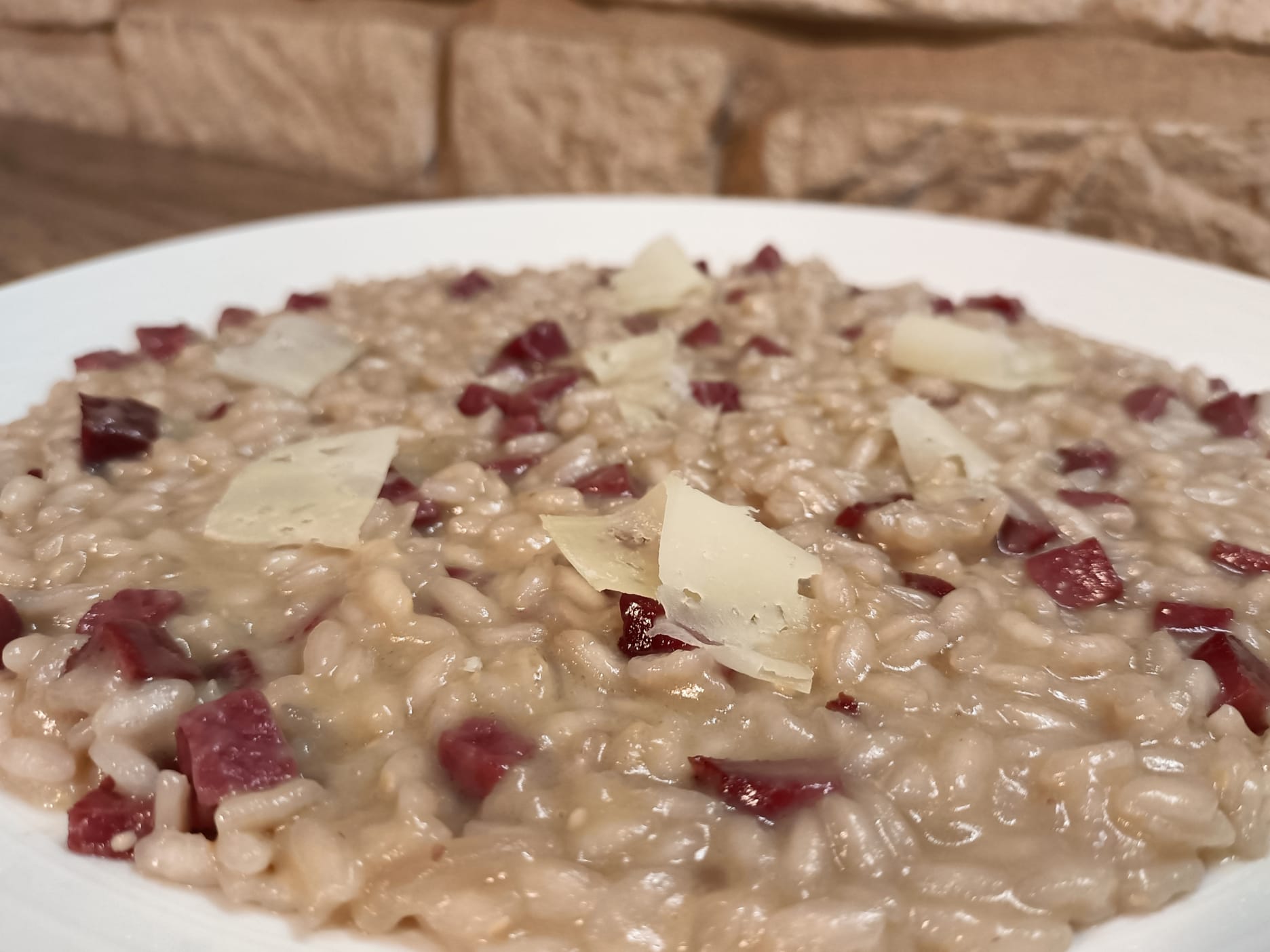 Risotto alla valtellinese con bresaola e formaggio casera: ricetta squisita