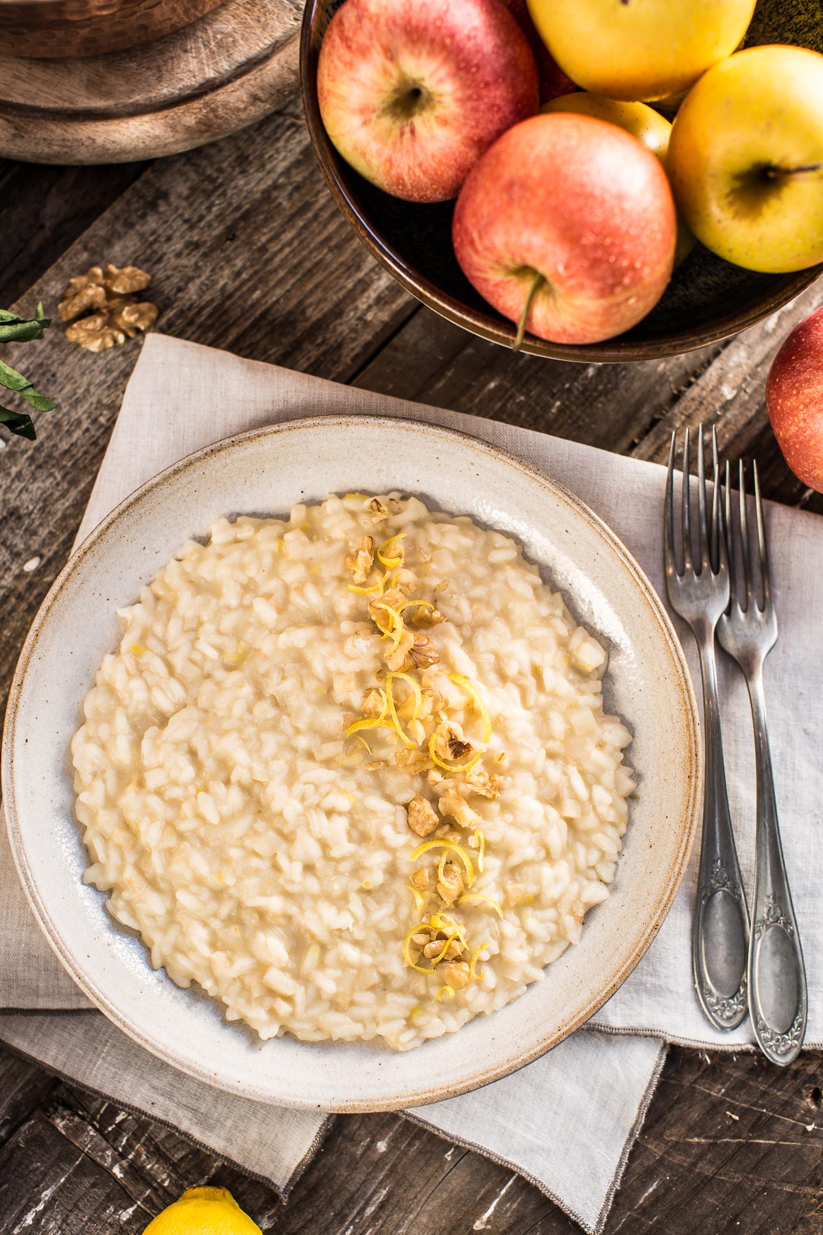 Risotto alle mele e sedano rapa con noci – vegan waldorf risotto