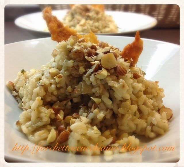 Risotto alle nocciole con cialde di parmigiano croccante