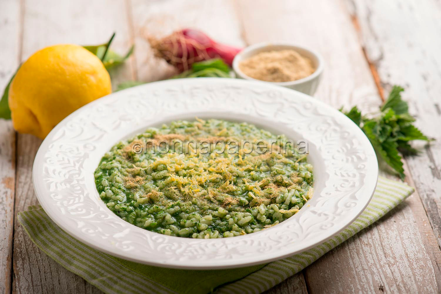 Risotto alle ortiche e liquirizia, un primo originale