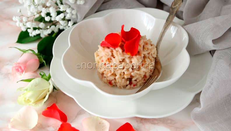 Risotto alle rose e prosecco, un primo da sogno