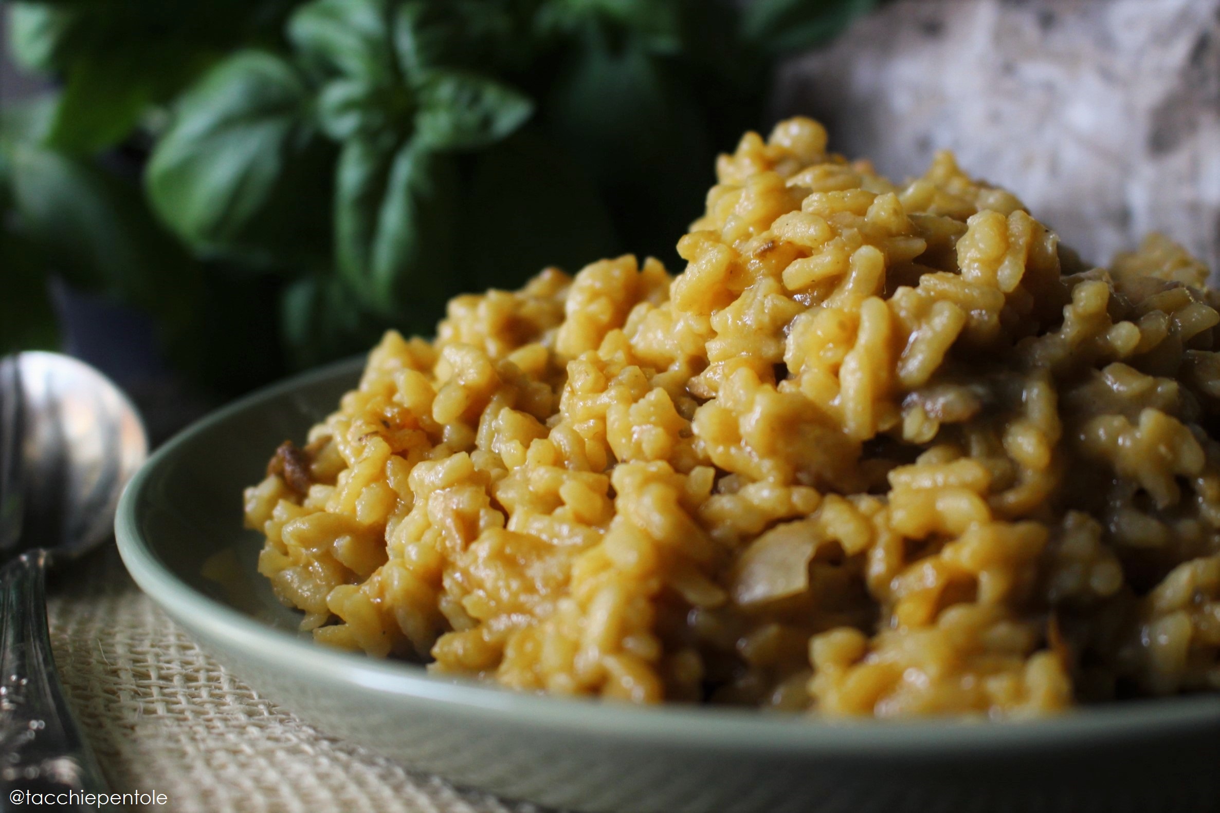 Risotto allo zafferano con porcini secchi