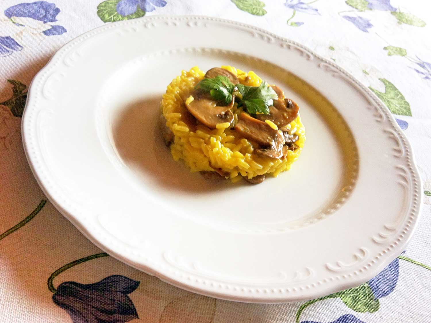 Risotto allo zafferano e funghi