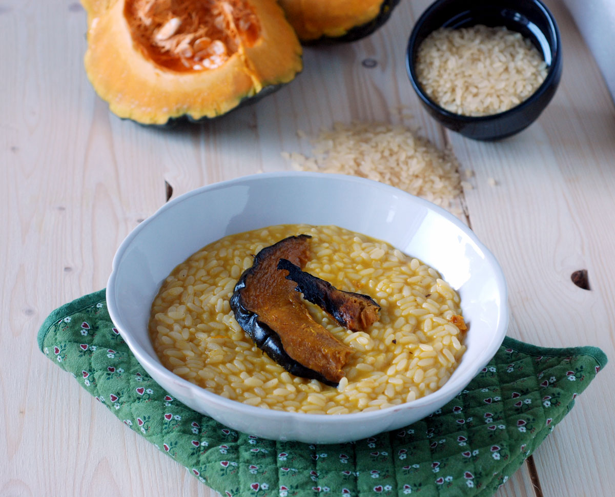 Risotto allo zafferano e zucca arrostita, ricetta vegana