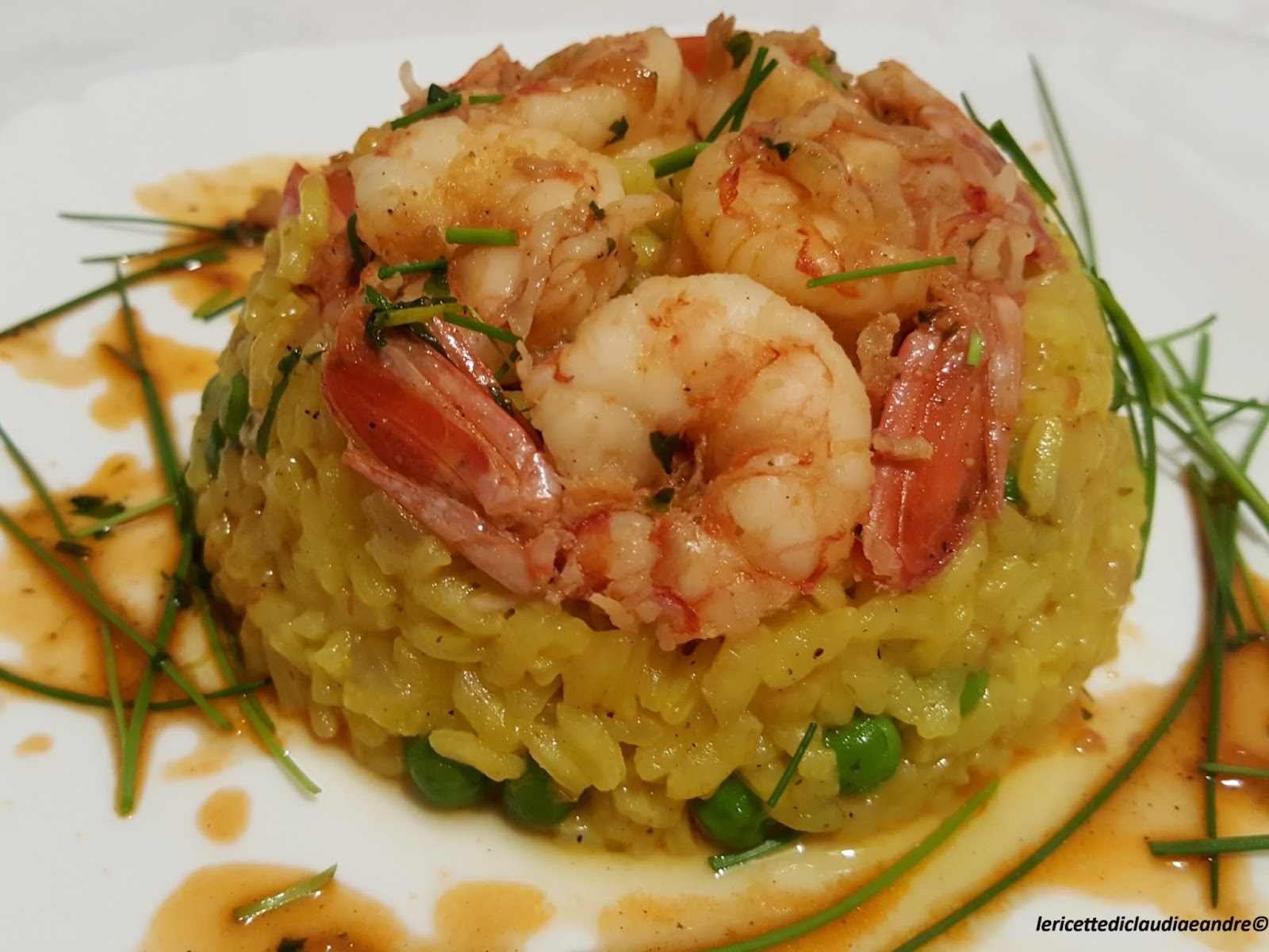 Risotto allo zafferano, pisellini e gamberoni