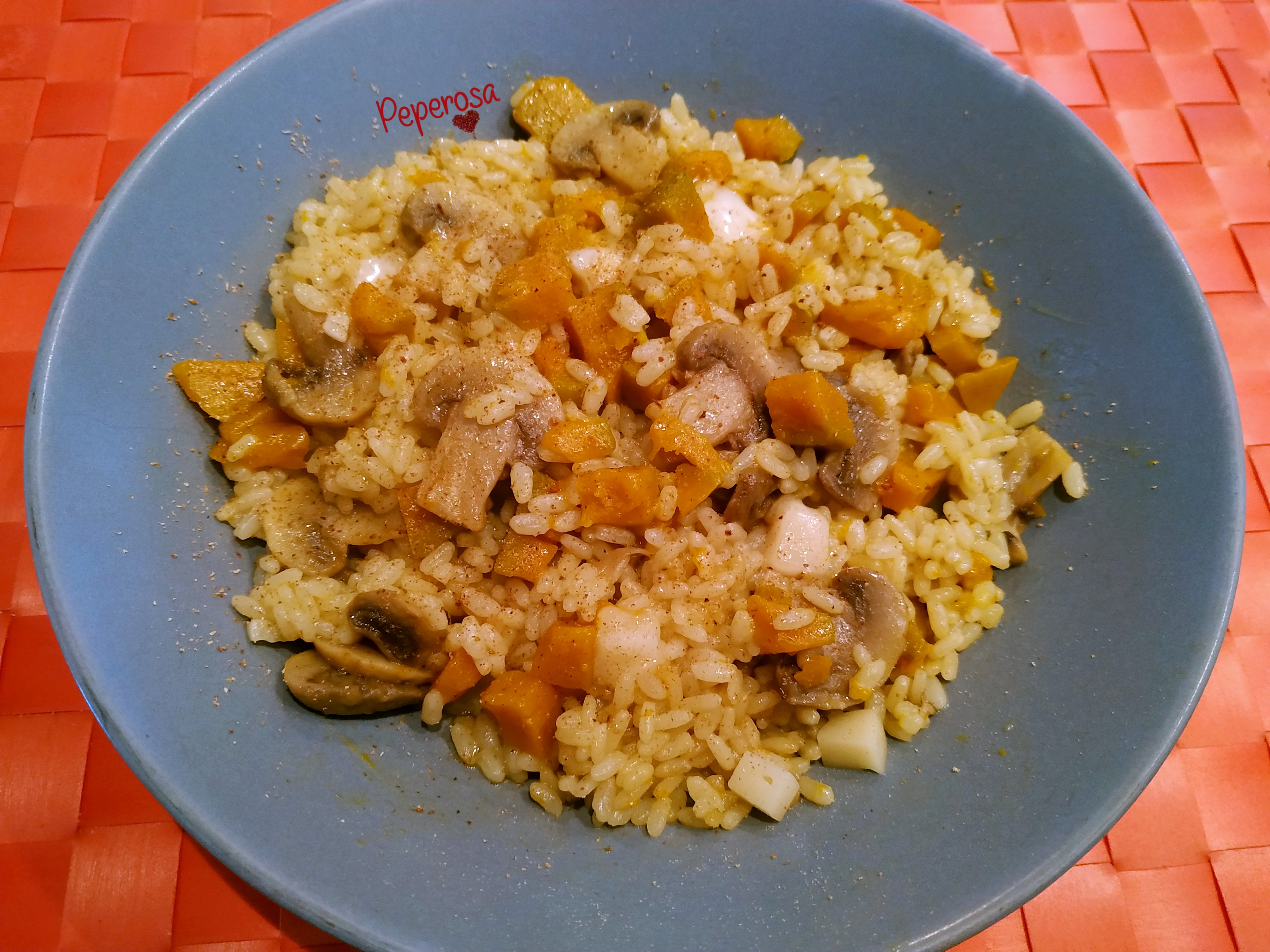Risotto autunnale alla zucca, funghi e fontina