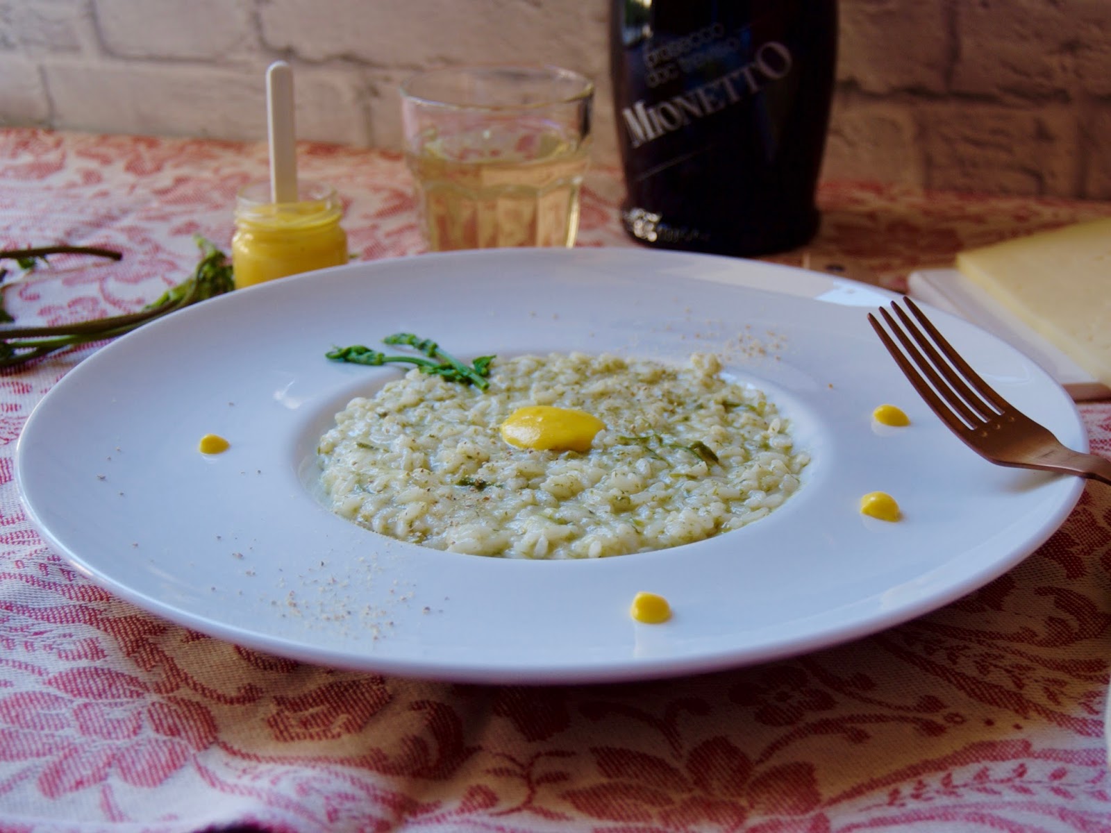 Risotto bruscandoli, asiago e prosecco