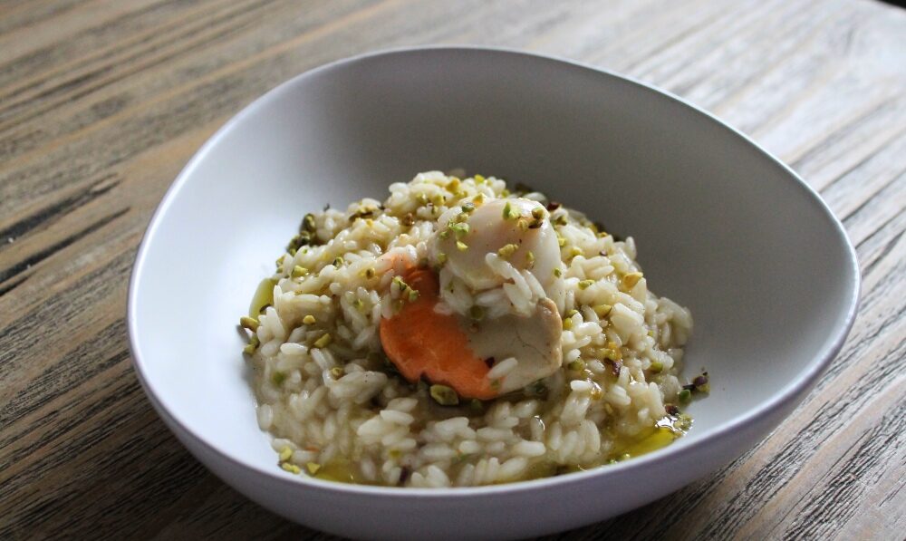 Risotto capesante, pistacchi, limone e vaniglia