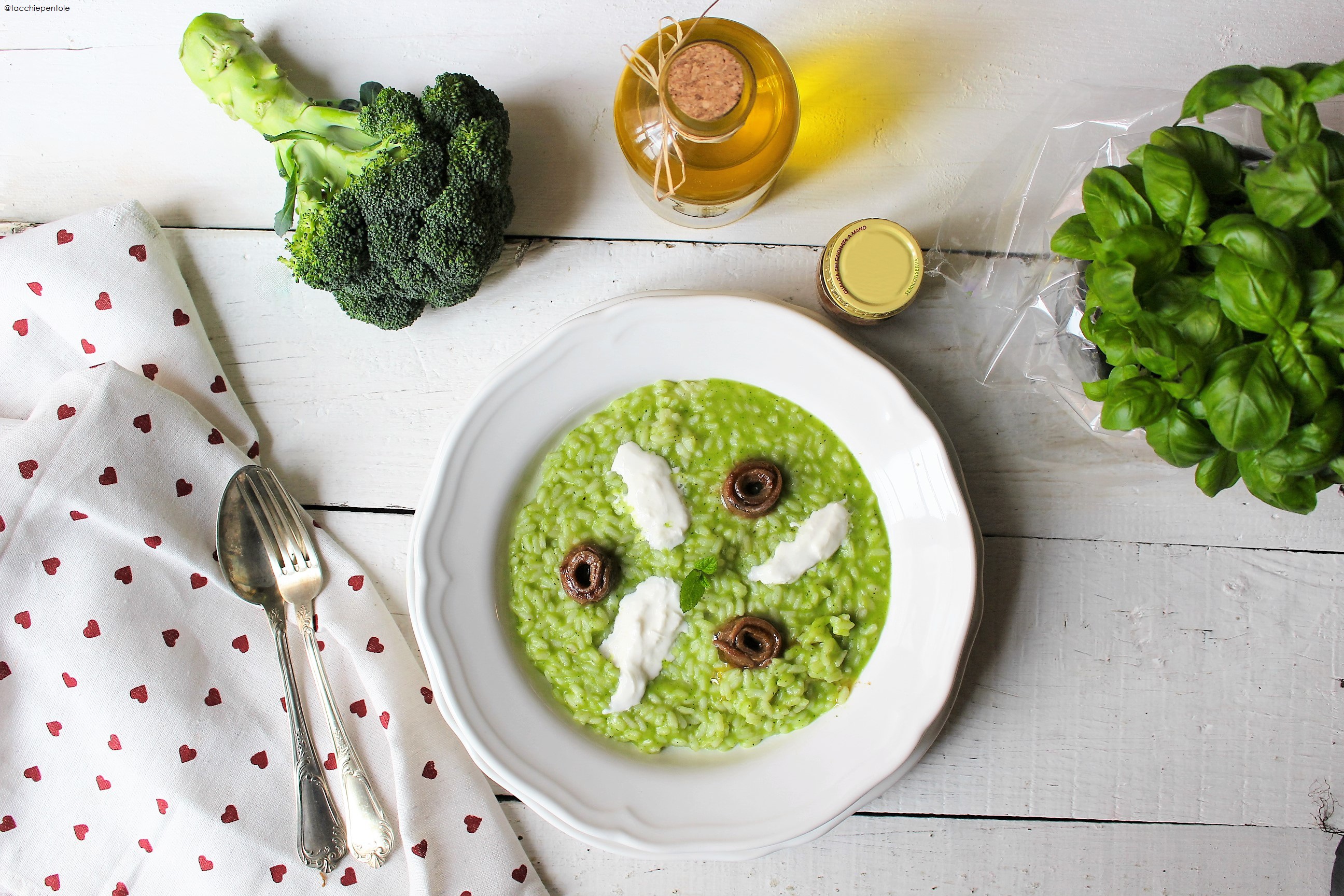 RISOTTO CON BROCCOLI, ACCIUGHE E STRACCIATELLA