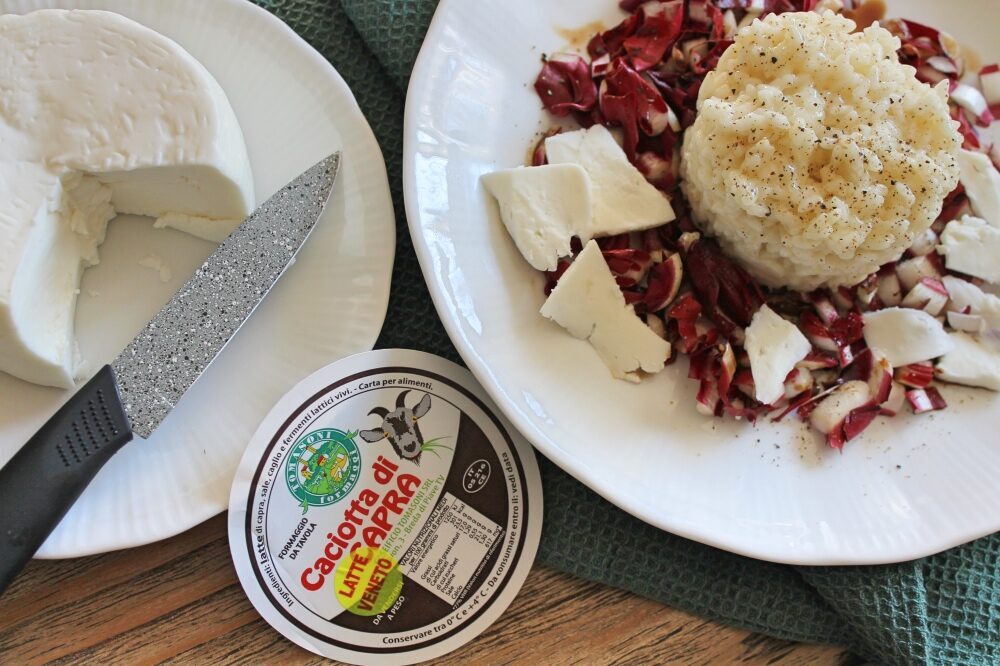 Risotto con caciotta di capra, radicchio e aceto balsamico