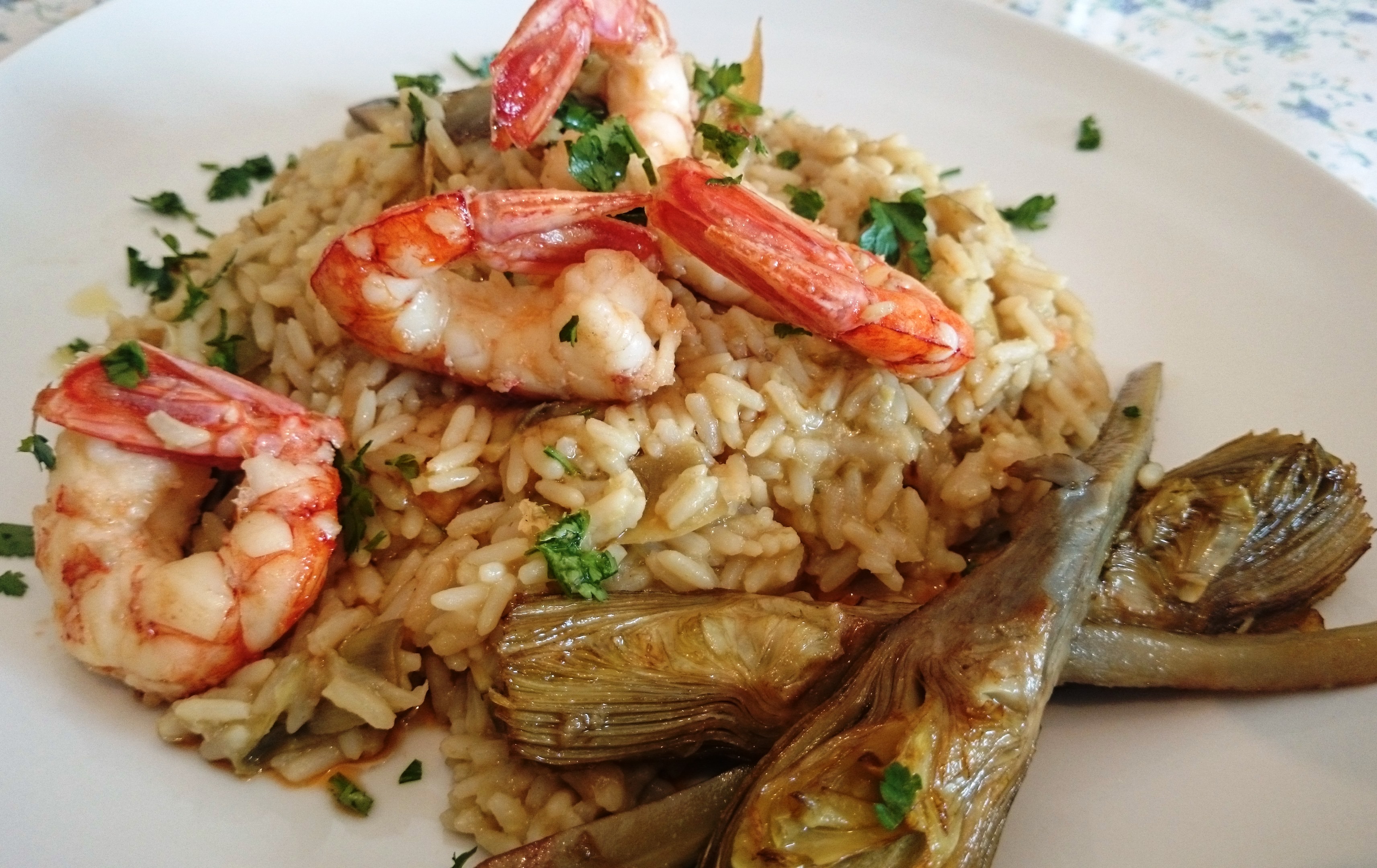 Risotto con crema di carciofi e gamberi al martini