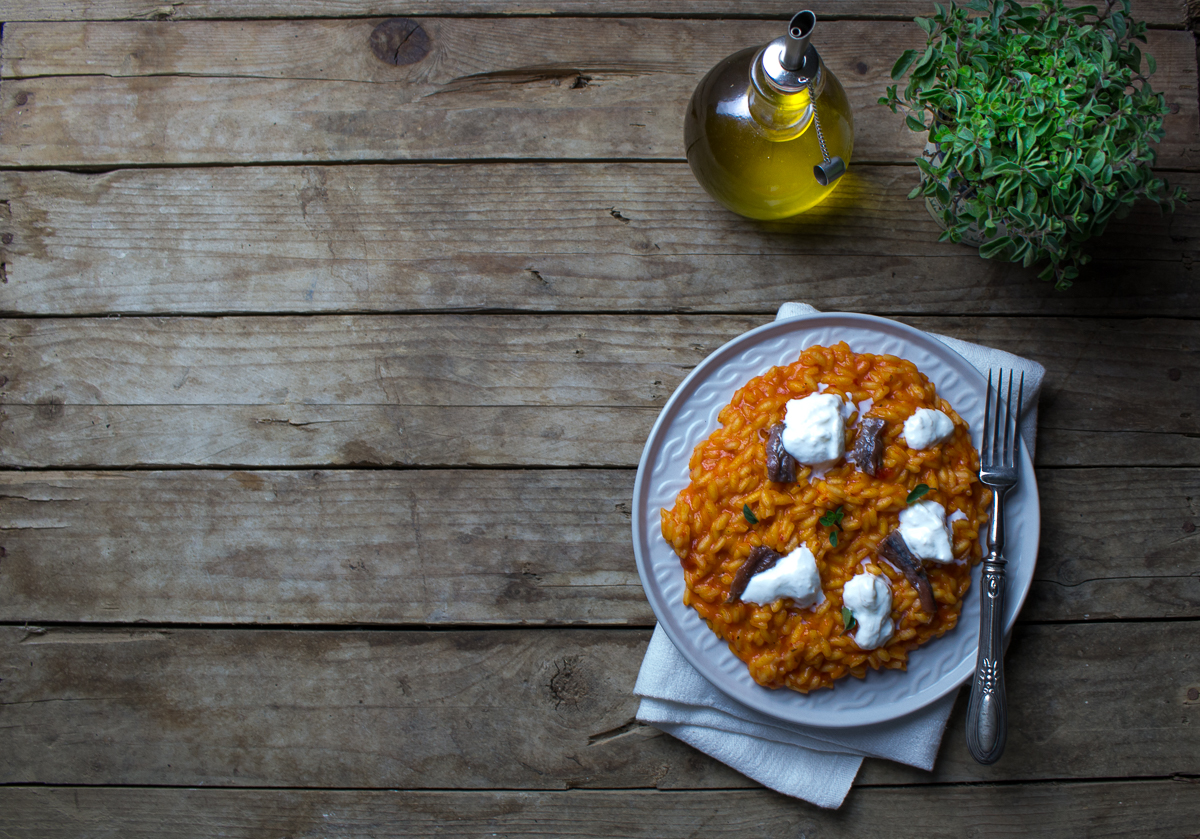 Risotto con crema di peperoni, alici e burrata