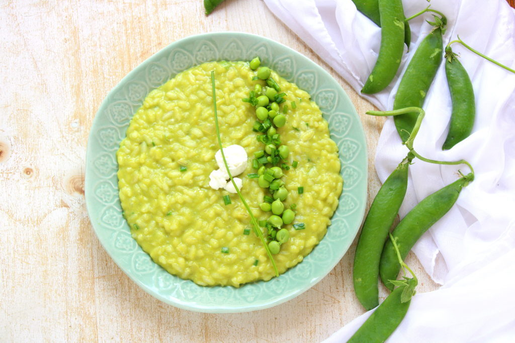 Risotto con crema di piselli caprino ed erba cipollina