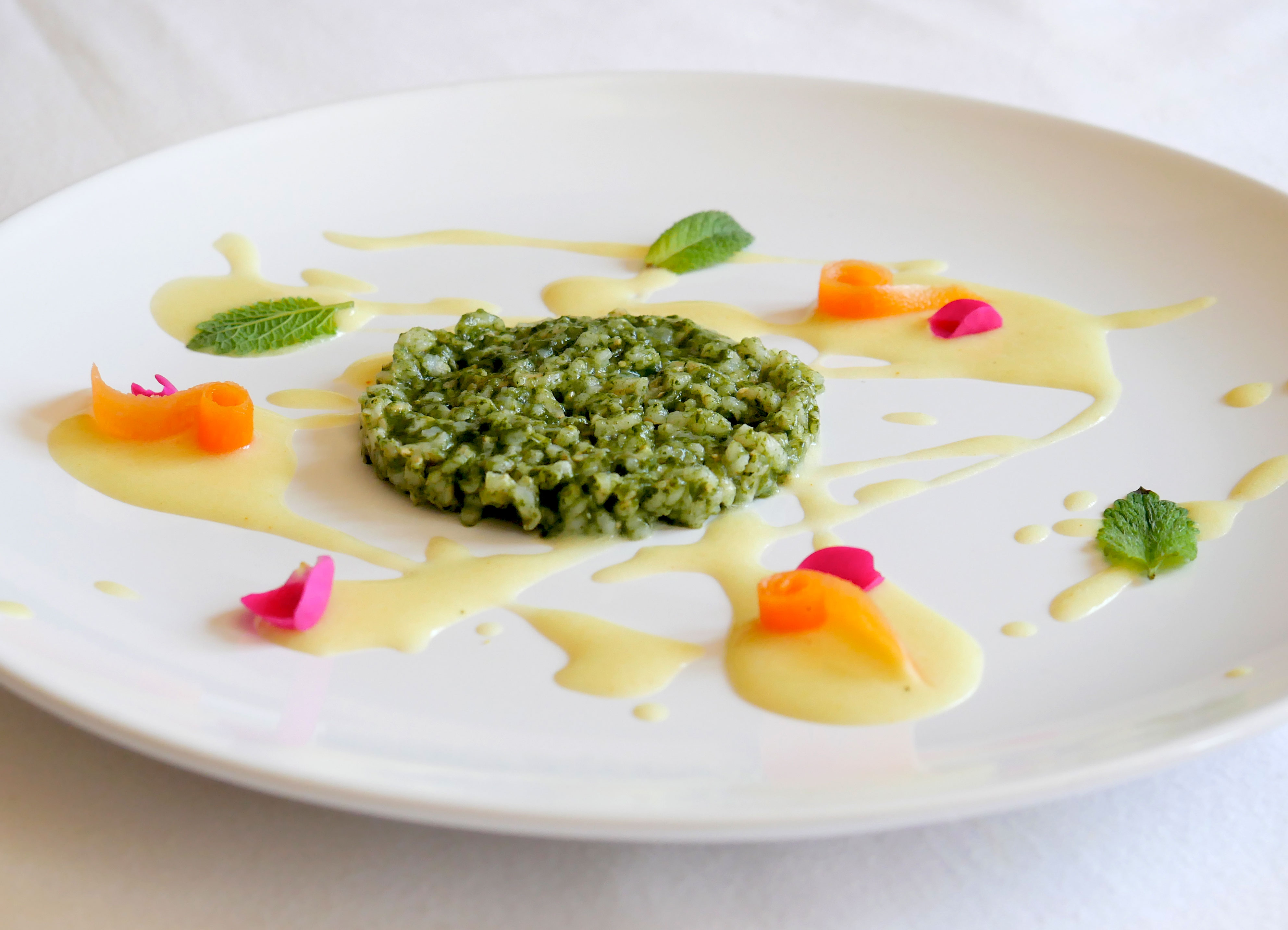 Risotto con foglie di melissa e malva