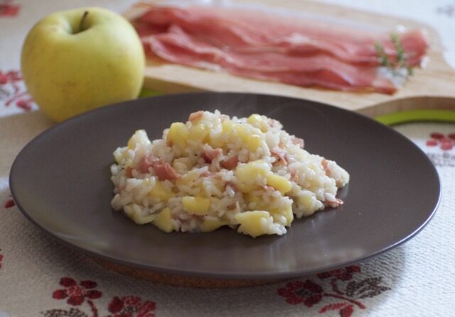Risotto con mele e speck