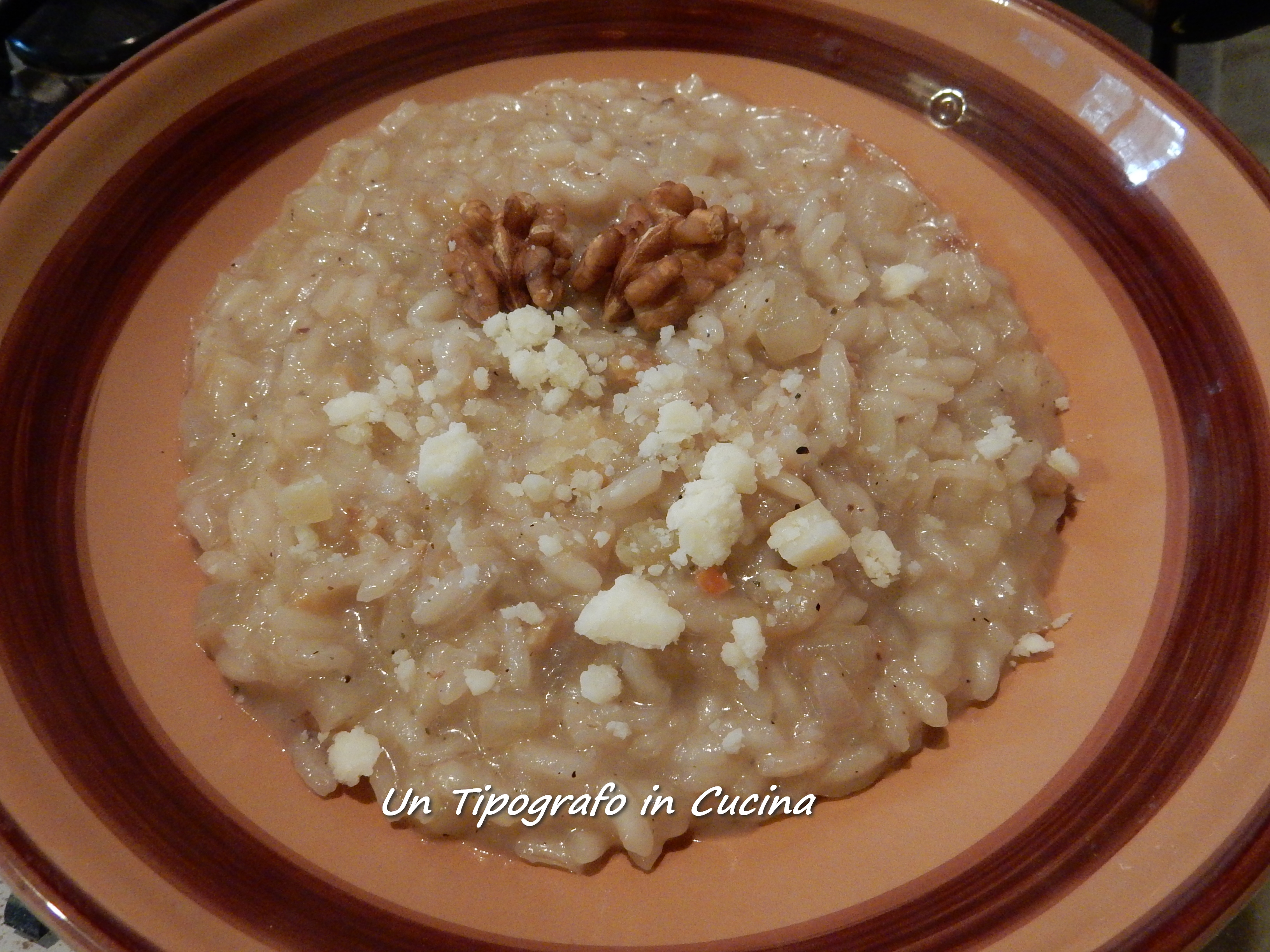 Risotto con pere e noci, mantecato al castelmagno…