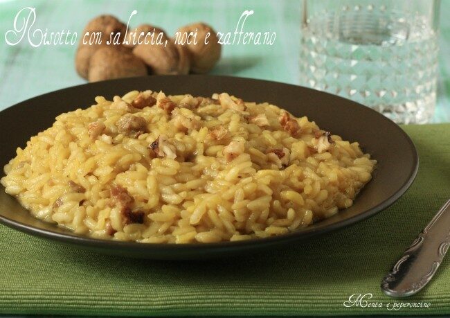 Risotto con salsiccia, noci e zafferano
