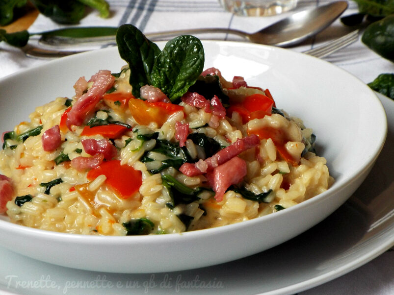 Risotto con spinacio, peperone e pancetta croccante