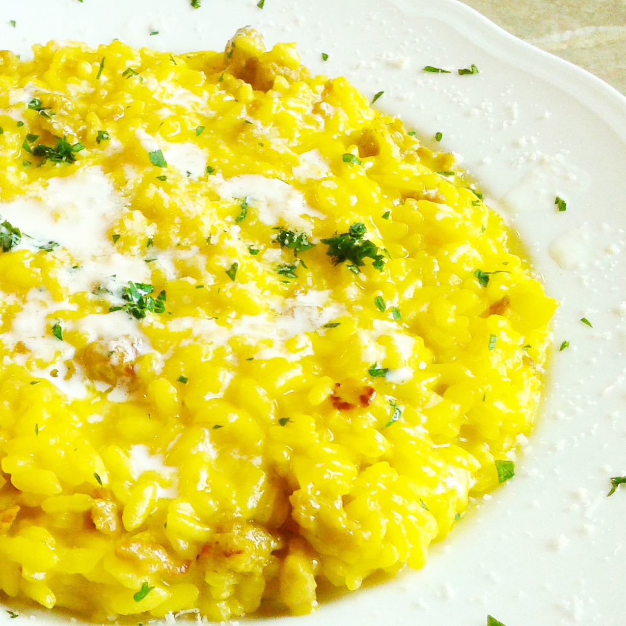 Risotto con zafferano, salsiccia e fonduta di rebronson
