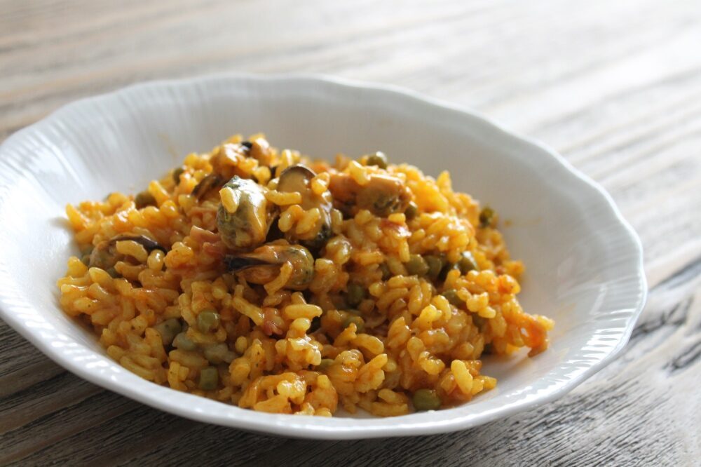 Risotto curcuma, piselli e cozze